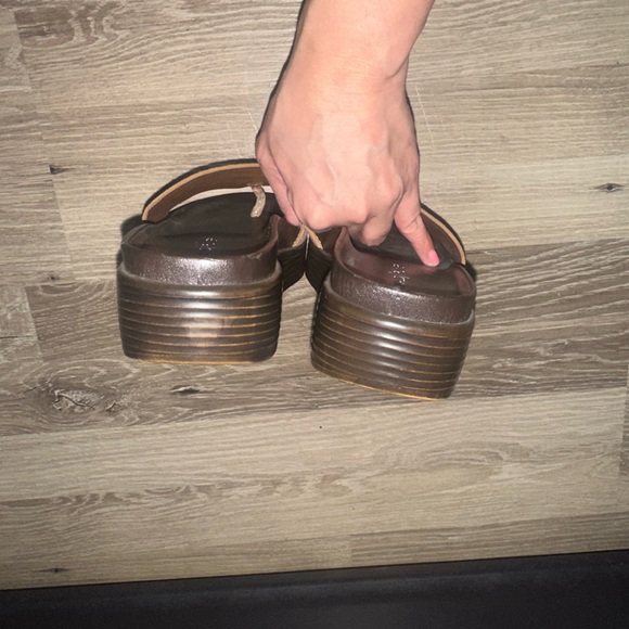 DONALD PLINER Fiji Light Bronze Distressed Metallic Thong Wedge Sandals Size 7 - Picture 6 of 8